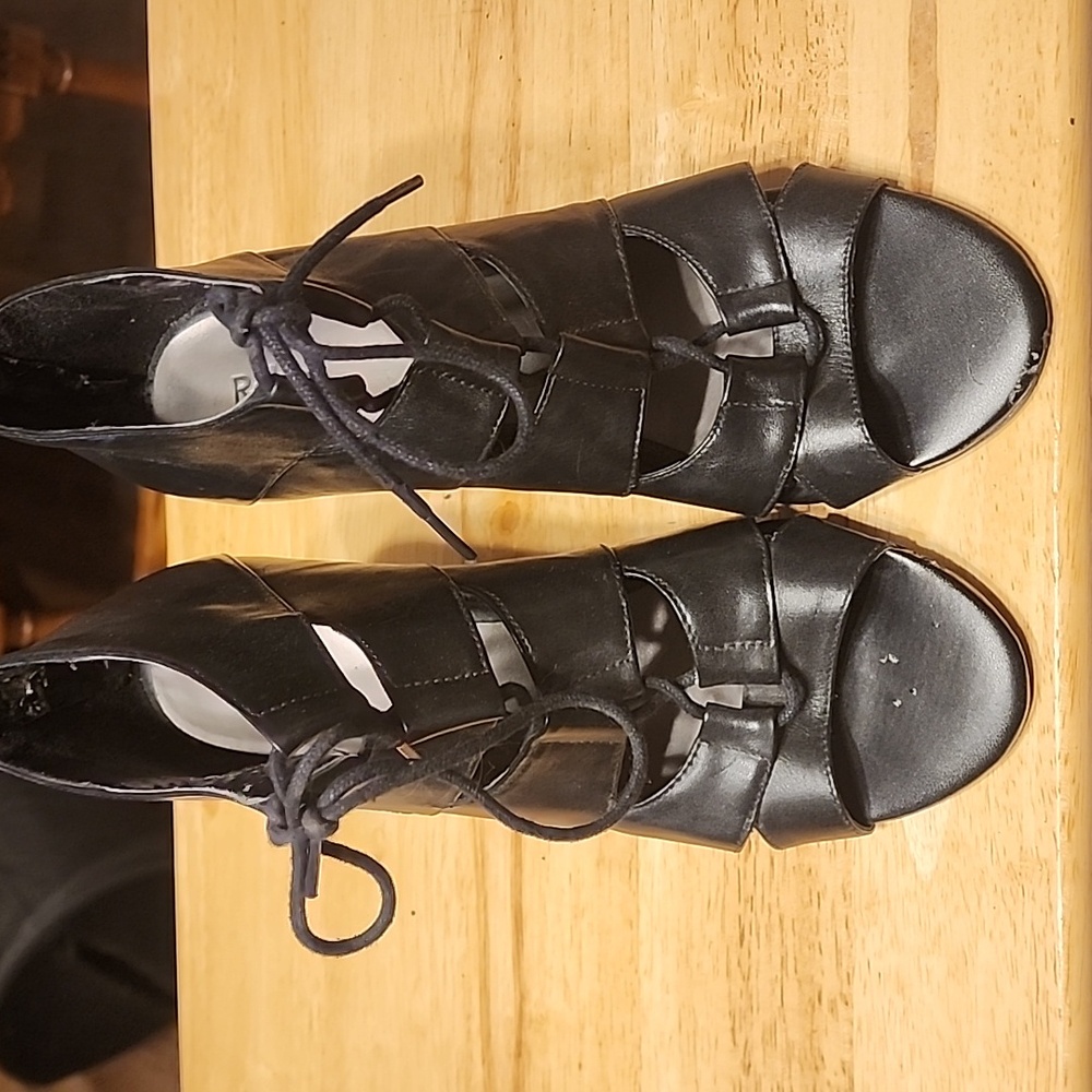 ✨5/$8✨ REBA MCENTIRE Shoes S5
